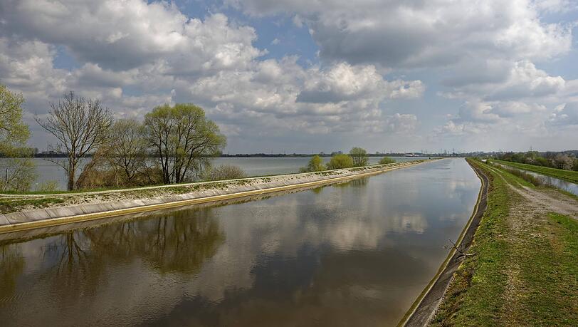 Blick auf den Mittleren Isarkanal, hier zwischen Ismaning und Finsing. (Archivbild)