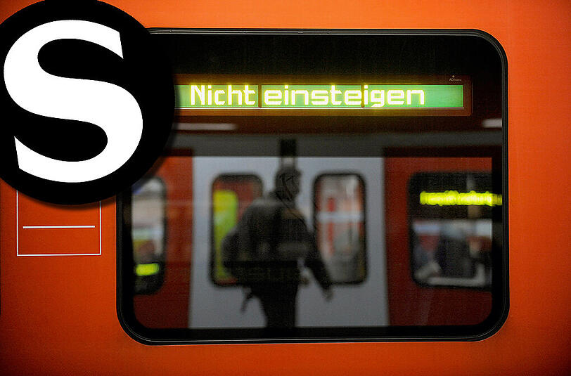 Schwarze Stunden für die S-Bahn: Mal wieder sorgte eine technische Störung für einen Komplettausfall auf der Stammstrecke im Berufsverkehr.