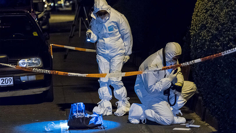 Die Spurensicherung am Tatort - die Polizei geht davon aus, dass die Frau einem Verbrechen zum Opfer fiel.