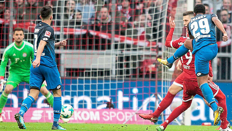 Serge Gnabry - damals noch im Hoffenheim-Trikot - erzielte in der Saison 2017/18 einen Treffer gegen den FC Bayern. Serge Gnabry - damals noch im Hoffenheim-Trikot - erzielte in der Saison 2017/18 einen Treffer gegen den FC Bayern.