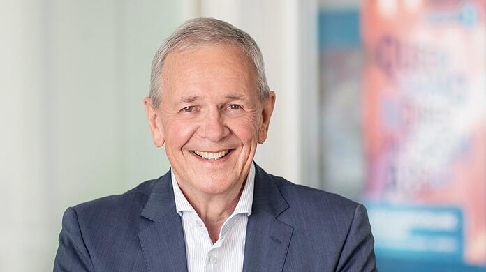 Nach 45 Jahren das Aus bei Bayern 1: Der Münchner Kult-Moderator Fritz Egner wird noch vor Weihnachten seine letzte Live-Sendung "Fritz und Hits" haben - vermutlich am 20. Dezember.