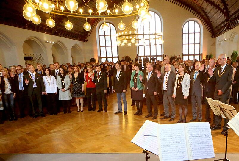 Dieter Reiter wird im Rathaus zum neuen OB von München vereidigt.