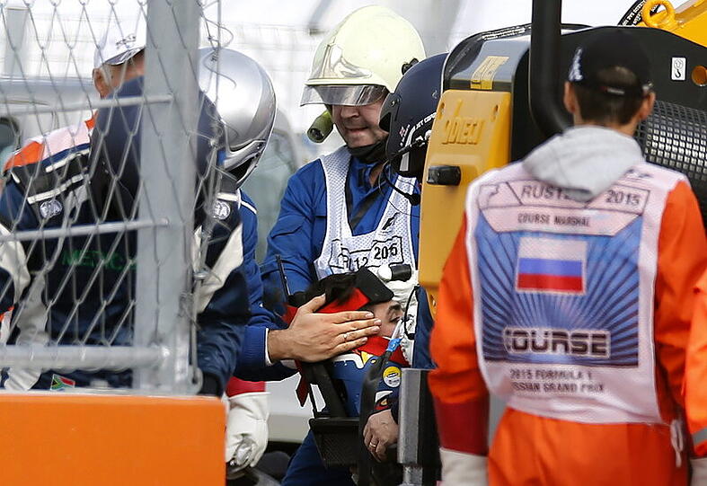 Toro-Rosso-Pilot Carlos Sainz ist in Sotschi verunglückt. Die Bilder.