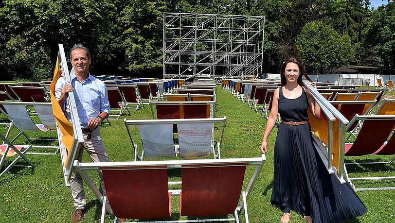Auch ein Open-Air-Kino mit Liegestühlen gehört zum Programm von Fritzi und Karl.