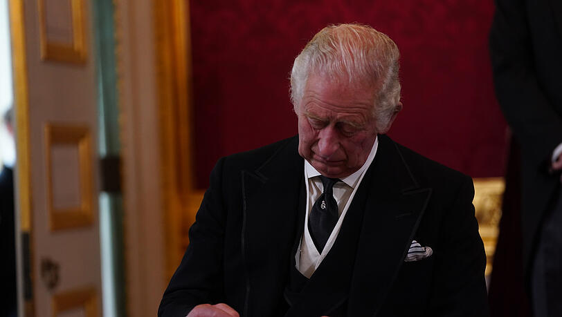 König Charles III. hat sich bei einem öffentlichen Termin einen Fauxpas geleistet.