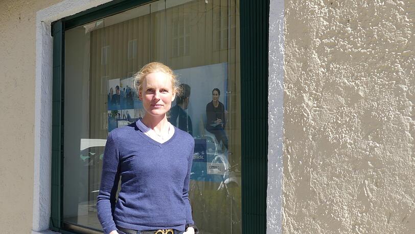 Elizabeth Herzogin in Bayern ist Schirmherrin des bayerischen Landesverbandes der Deutschen Multiple Sklerose Gesellschaft. Elizabeth Herzogin in Bayern ist Schirmherrin des bayerischen Landesverbandes der Deutschen Multiple Sklerose Gesellschaft.