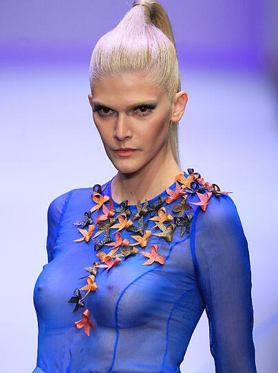 Busenblitzer bei der Fashion Week in Mexico City...