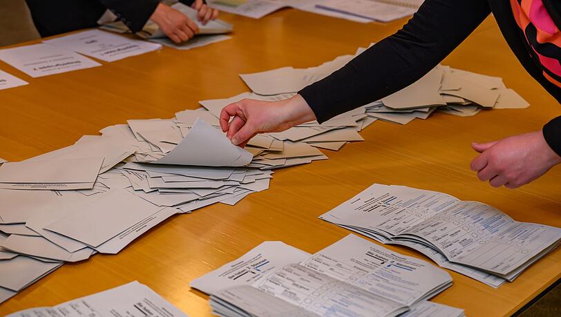 Gegen die Gültigkeit der Bundestagswahl sind schon 800 Einsprüche eingegangen. Gegen die Gültigkeit der Bundestagswahl sind schon 800 Einsprüche eingegangen.