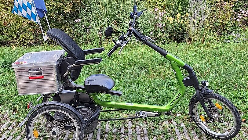 Diesen Easy Rider stiftet die ehrenamtliche Poliitkerin für einen guten Zweck.