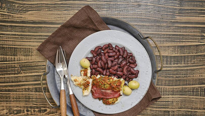 Nach dem Genuss von Bohnen mit Speck kämpfte ein Mann um sein Leben (Symbolbild).
