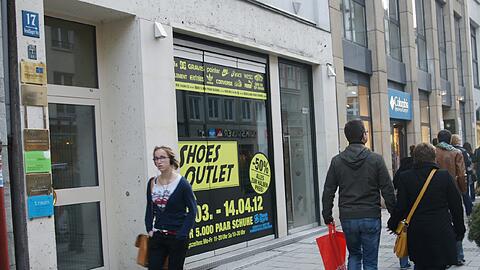 Nur eines von vielen leeren Läden: Der "Schuhskandal" in der Sendlinger Straße.