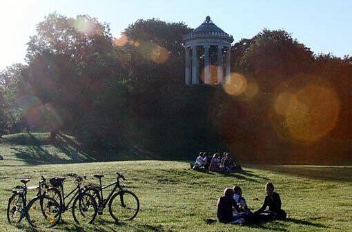 Der Englische Garten - hier halten sich 90 Prozent der Münchner gerne auf.