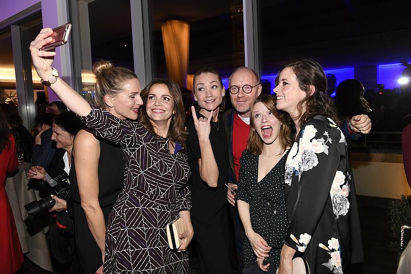 Tanja Wedhorn, Rebecca Immanuel, Lisa Maria Potthoff, Simon Schwarz, Caroline Schuch und Anja Knauer