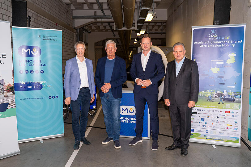 Mobilitätsreferent Georg Dunkel, OB Dieter Reiter, Stefan Behrendt von Dachser und Wirtschaftsreferent Christian Scharpf eröffnen den neuen Rad-Logistik-Hub