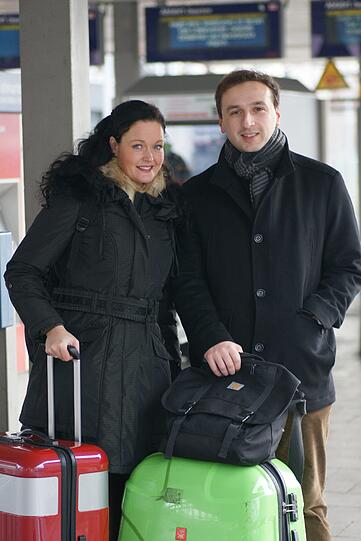Jennifer Schurrmann (28), Touristikfachkraft, und Thomas Felten (28), Pilot: "Wir verpassen unseren Anschlusszug, nur weil die S-Bahn Probleme hat. Wir sind schon sauer, dass es hier solch eine Panne gibt. Wir müssen einfach schnell laufen und uns umschauen, wie wir weiterkommen."