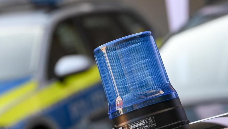 Die Polizei nahm die 18-Jährige vorläufig fest.