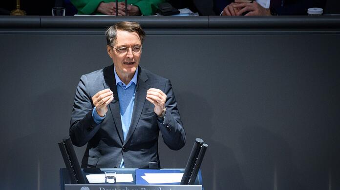 Gesundheitsminister Karl Lauterbach rechnet ab 2026 mit stabilen Krankenkassenbeiträgen. (Archivbild) Gesundheitsminister Karl Lauterbach rechnet ab 2026 mit stabilen Krankenkassenbeiträgen. (Archivbild)