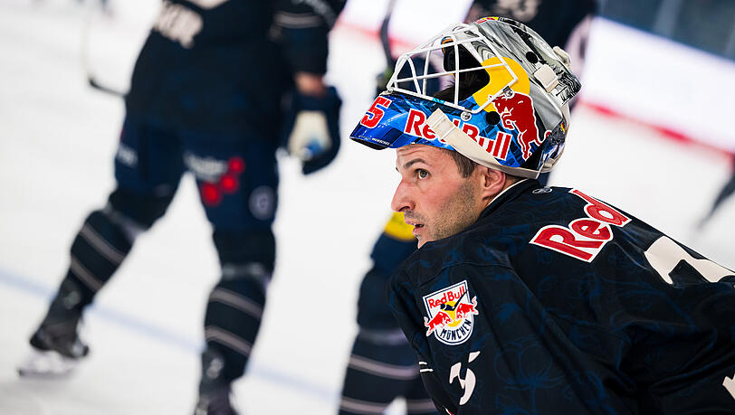 "Die Schuldfrage stelle ich mir nie, es sind immer die Umstände, die dazu führen", sagt EHC-Goalie Mathias Niederberger über seinen Umgang mit Gegentoren. "Die Schuldfrage stelle ich mir nie, es sind immer die Umstände, die dazu führen", sagt EHC-Goalie Mathias Niederberger über seinen Umgang mit Gegentoren.