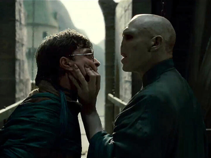 Harry Potter (l.) vs. Lord Voldemort