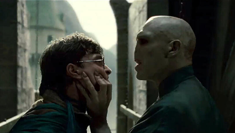 Harry Potter (l.) vs. Lord Voldemort Harry Potter (l.) vs. Lord Voldemort