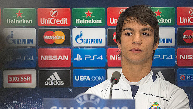 Oliver Torres kam nach einjähriger Leihe im vergangenen Sommer vom FC Porto zurück zu Atletico Madrid. Oliver Torres kam nach einjähriger Leihe im vergangenen Sommer vom FC Porto zurück zu Atletico Madrid.