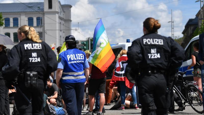 Teilnehmer einer Demonstration gegen Rechtsextreme versammeln sich im Zentrum von Chemnitz. Teilnehmer einer Demonstration gegen Rechtsextreme versammeln sich im Zentrum von Chemnitz.