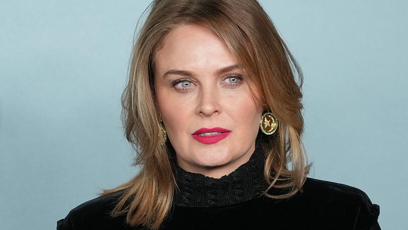 Emily Deschanel erinnert sich an ein verstörendes Erlebnis am Set, als plötzlich eine Hand auf ihrem Hintern lag.