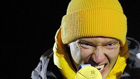 Max Langenhan hat bei Olympia zweimal Gold geholt. Jetzt gestand er einen kleinen Fehler.