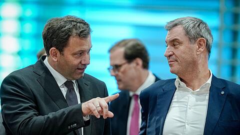 Auch Bundesfinanzminister Lars Klingbeil und Bayerns Ministerpr&auml;sident Markus S&ouml;der waren bei dem Treffen dabei.