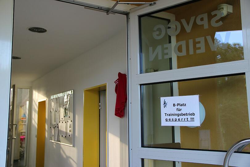 Ausnahmezustand vor Guardiolas erstem Spiel in Weiden: Die AZ war schon da und zeigt in der Bilderstrecke, was die Bayern dort erwartet.