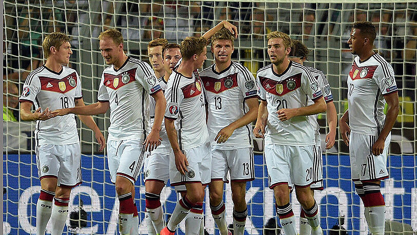 Deutschland gegen Schottland - Das erste Spiel in der EM-Quali ab 20.45 Uhr hier im AZ-Liveticker. Deutschland gegen Schottland - Das erste Spiel in der EM-Quali ab 20.45 Uhr hier im AZ-Liveticker.