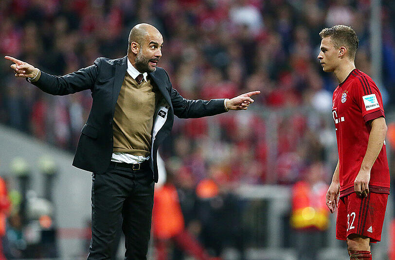 Große Gesten: Bayern-Trainer Pep Guardiola und Joshua Kimmich.