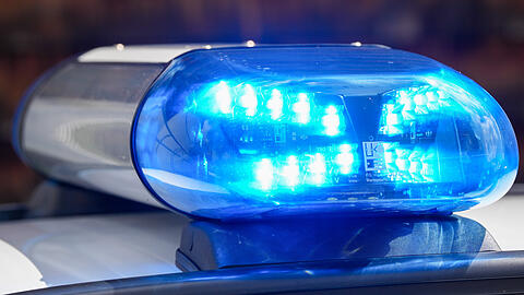 Die Polizei hat in M&uuml;nchen eine Frau festgemommen, die auf ihren Partner mit einem Messer einegstochen hat. (Symbolbild)