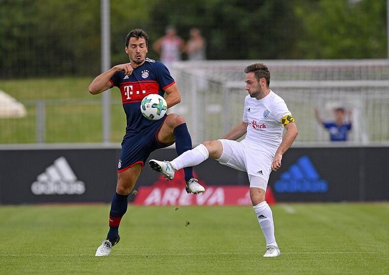 Schützenfest und Fanbetreuung: Die Bayern begeistern in Erlangen. Die Bilder vom Testspiel.