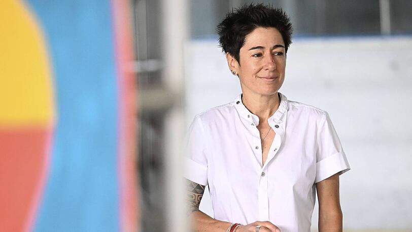 Dunja Hayali wird bei einem Dreh auf einer Corona-Demo in Berlin beleidigt und bedroht. (Archivbild) Dunja Hayali wird bei einem Dreh auf einer Corona-Demo in Berlin beleidigt und bedroht. (Archivbild)