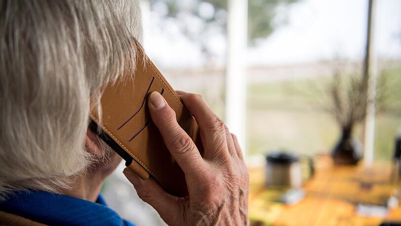 Der falsche Enkel "Norbert" rief bei einem 80-Jährigen an (Symbolbild).
