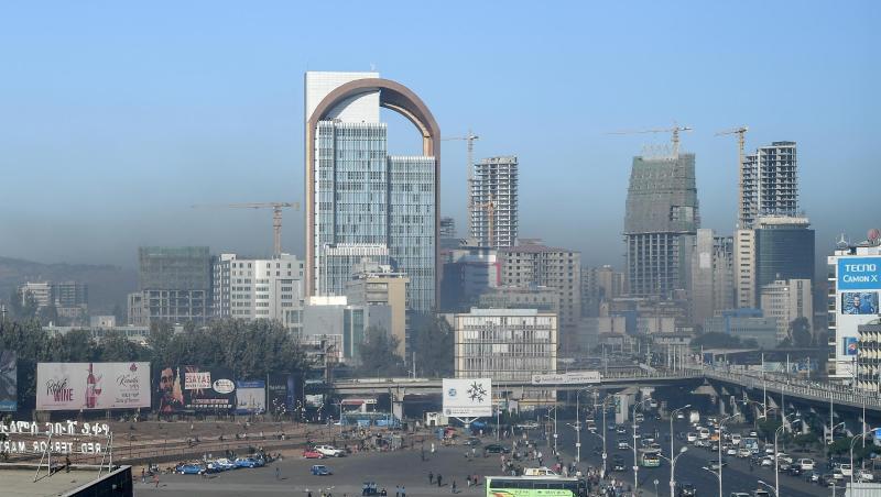 In Addis Abeba mit geschätzten sechs Millionen Einwohnern gibt es der Stadtverwaltung zufolge etwa 300.000 Hunde. In Addis Abeba mit geschätzten sechs Millionen Einwohnern gibt es der Stadtverwaltung zufolge etwa 300.000 Hunde.