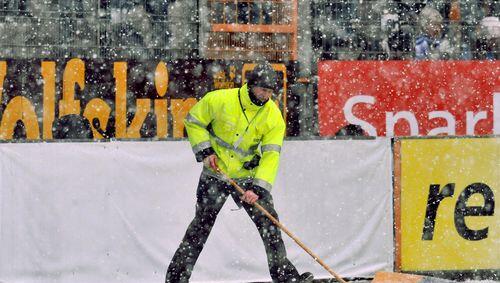 Fußball im Winter wird ab nächstem Jahr noch alltäglicher. Die Winterpause wird halbiert. Fußball im Winter wird ab nächstem Jahr noch alltäglicher. Die Winterpause wird halbiert.