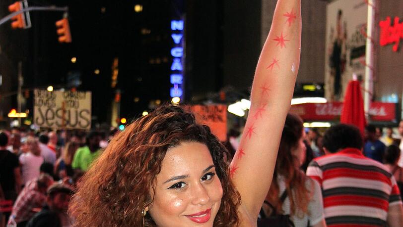 Bemalte Busen am Times Square. Die "Desnudas" sind New Yorks Bürgermeister ein Dorn im Auge. Bemalte Busen am Times Square. Die "Desnudas" sind New Yorks Bürgermeister ein Dorn im Auge.