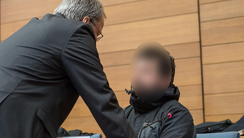 Michael P., der angeklagte Fahrdienstleiter von Bad Aibling, während des Prozesses in München. Michael P., der angeklagte Fahrdienstleiter von Bad Aibling, während des Prozesses in München.
