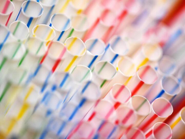 Das EU-Parlament hat kürzlich ein Verbot von Einweg-Plastikprodukten auf den Weg gebracht, für die es geeigneten Ersatz gibt.