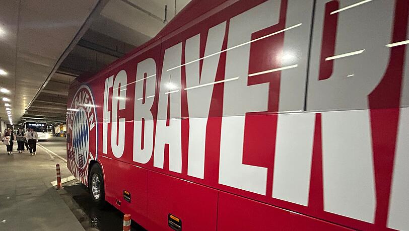 Der FC-Bayern-Bus ist im Stadion angekommen.