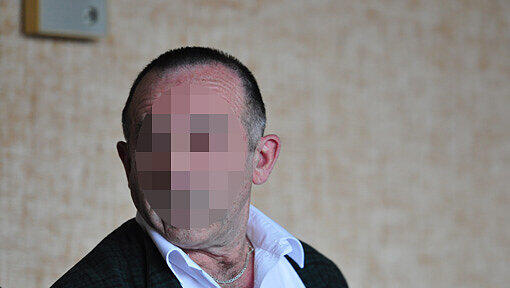 Taxifahrer Paul K. (64) vor dem Münchner Landgericht. Er zwang 17-Jährige zum Oral-Sex. Taxifahrer Paul K. (64) vor dem Münchner Landgericht. Er zwang 17-Jährige zum Oral-Sex.