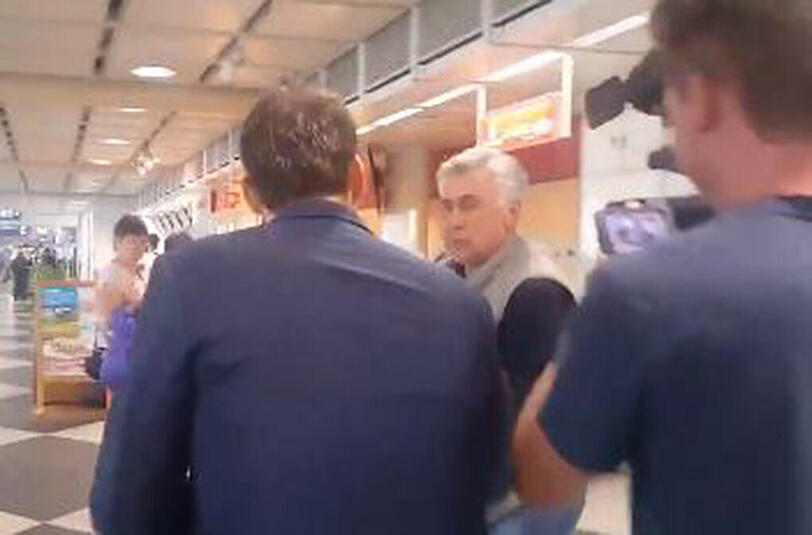 Empfangskomitee am Münchner Flughafen für Carlo Ancelotti.