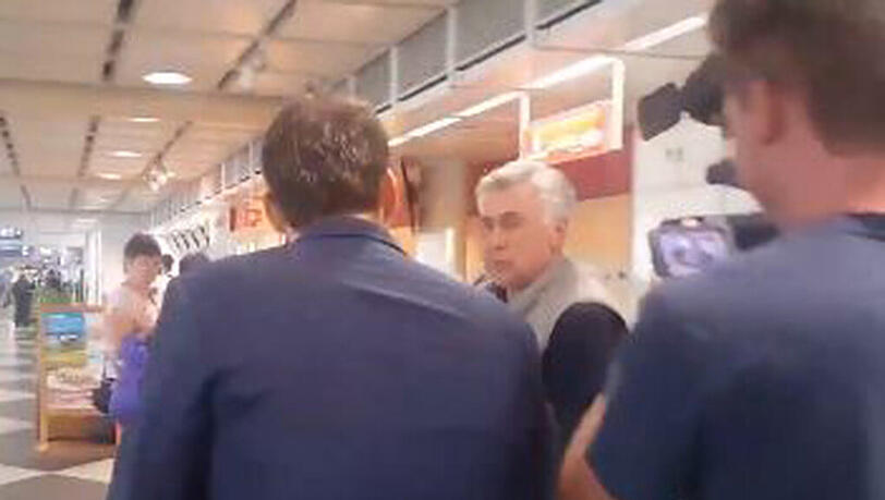 Empfangskomitee am Münchner Flughafen für Carlo Ancelotti. Empfangskomitee am Münchner Flughafen für Carlo Ancelotti.