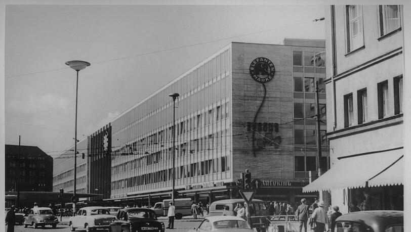 Der Hauptbahnhof im Jahr 1960. Bald wird abgerissen. Der Hauptbahnhof im Jahr 1960. Bald wird abgerissen.