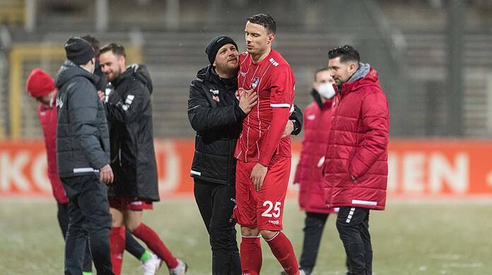 Erstes Spiel, erster Sieg: Andreas Pummer (l.).