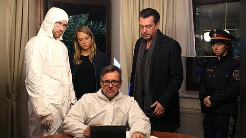 "Landkrimi: Steirergeld": Kommissarin Sulmtaler (Anna Unterberger) und Chefermittler Bergmann (Hary Prinz, r.) sind einem m&ouml;glichen Mordfall auf der Spur.