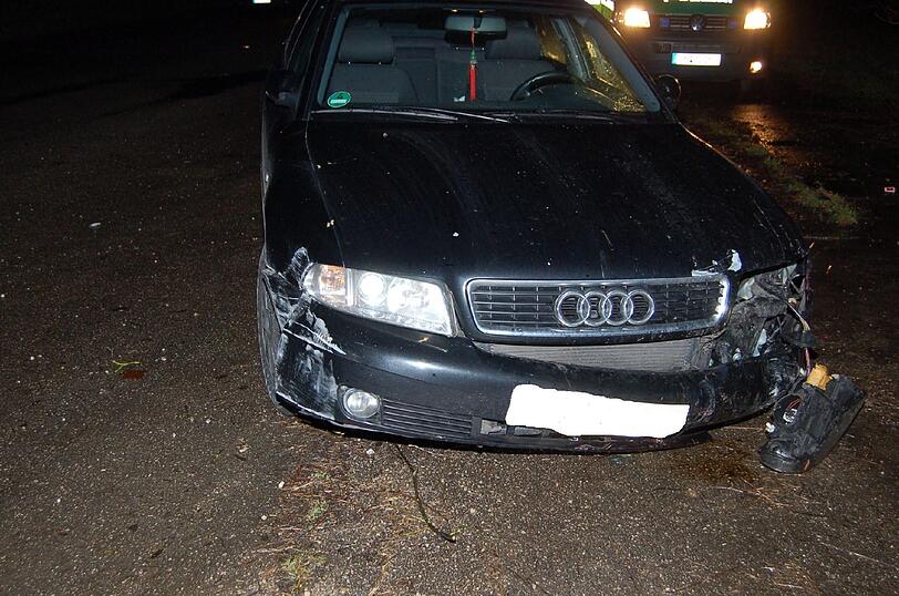 Weil er betrunken war, haut ein Autofahrer in München bei einer Polizeikontrolle ab. Weil sein Wagen liegenbleibt, kann er bald gestellt werden. (Archivbild)