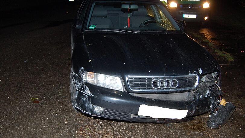 Weil er betrunken war, haut ein Autofahrer in München bei einer Polizeikontrolle ab. Weil sein Wagen liegenbleibt, kann er bald gestellt werden. (Archivbild) Weil er betrunken war, haut ein Autofahrer in München bei einer Polizeikontrolle ab. Weil sein Wagen liegenbleibt, kann er bald gestellt werden. (Archivbild)